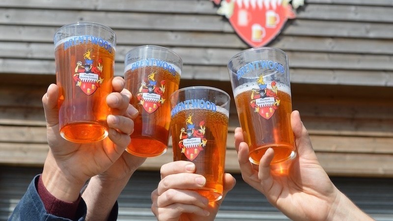 Cheersing of beers in pint glasses